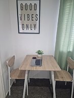 Birmingham Luxury House - Modern Retreat