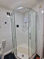 Birmingham Luxury House - Modern Retreat