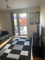 Beautiful 4 Bedroom Home With Parking by Lakeside