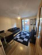 Beautiful 4 Bedroom Home With Parking by Lakeside