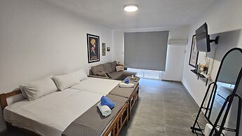 137 AN - Stay ZEA Studio