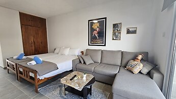 137 AN - Stay ZEA Studio