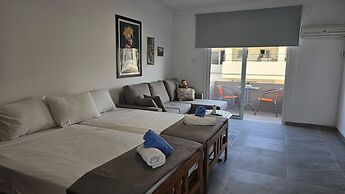 137 AN - Stay ZEA Studio