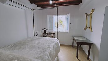 133 DRO - Stay Akoni House