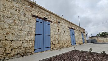 133 DRO - Stay Akoni House