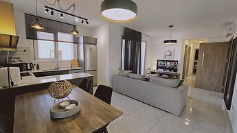 130 LCA -stay Digital Den Apartment