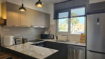 130 LCA -stay Digital Den Apartment