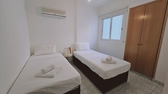 141 LCA - Stay Miracle Apartment