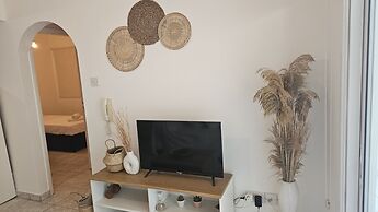 141 LCA - Stay Miracle Apartment