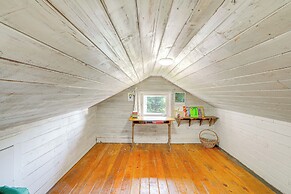 Marblemount Cabin w/ Fireplace Near Mystery Falls!