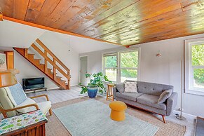 Near Mystery Falls: Marblemount Cabin w/ Fireplace
