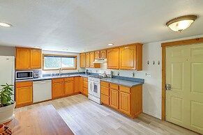 Near Mystery Falls: Marblemount Cabin w/ Fireplace