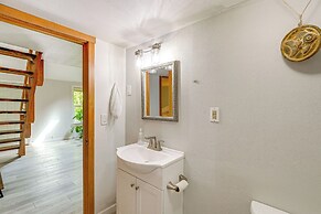 Near Mystery Falls: Marblemount Cabin w/ Fireplace