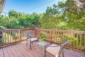 Charming Oakland Home w/ Fireplace & Deck!