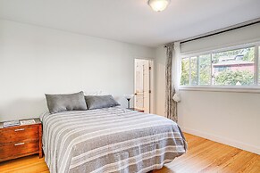 Charming Oakland Home w/ Fireplace & Deck!