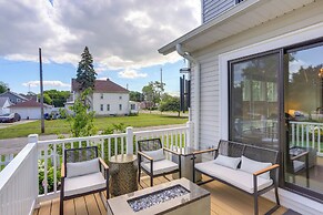 Port Clinton Home w/ Lake View - Walk to Beach!