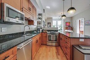 Vibrant Downtown Cincinnati Townhome w/ Sauna!