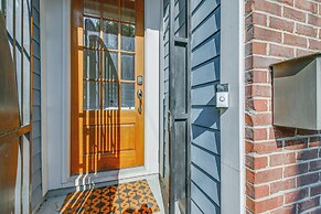 Vibrant Downtown Cincinnati Townhome w/ Sauna!