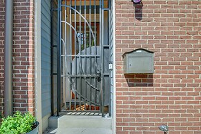 Vibrant Downtown Cincinnati Townhome w/ Sauna!