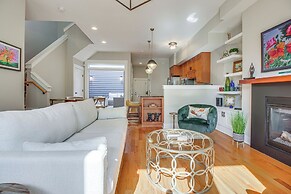 Vibrant Downtown Cincinnati Townhome w/ Sauna!