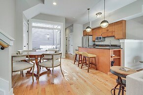 Vibrant Downtown Cincinnati Townhome w/ Sauna!