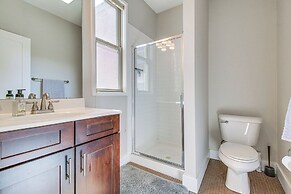 Vibrant Downtown Cincinnati Townhome w/ Sauna!