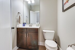 Vibrant Downtown Cincinnati Townhome w/ Sauna!