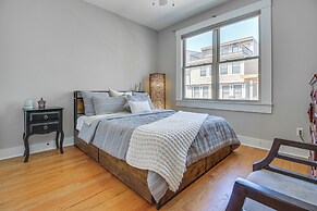 Vibrant Downtown Cincinnati Townhome w/ Sauna!