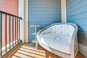 Vibrant Downtown Cincinnati Townhome w/ Sauna!