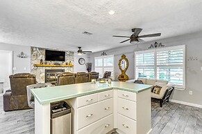 Fort Walton Beach Home w/ Pool: 5 Mi to Beach!