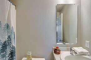 13 Mi to Dtwn Fargo: North Dakota Family Home!