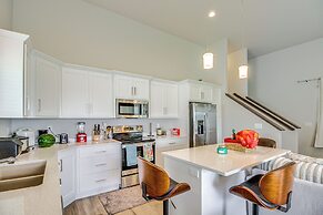 13 Mi to Dtwn Fargo: North Dakota Family Home!