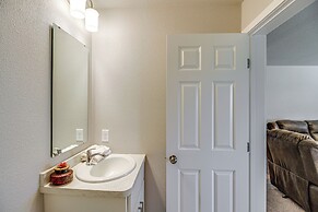 13 Mi to Dtwn Fargo: North Dakota Family Home!