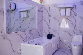 MONDEESTARS LUXURY HOME