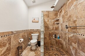 Beautifully Renovated Glendale Retreat 3 Bedroom Home by RedAwning