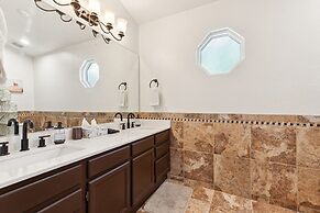 Beautifully Renovated Glendale Retreat 3 Bedroom Home by RedAwning