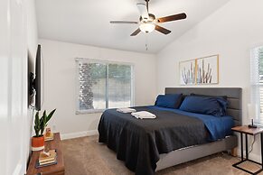 Beautifully Renovated Glendale Retreat 3 Bedroom Home by RedAwning