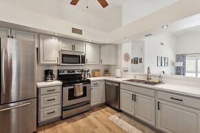 Beautifully Renovated Glendale Retreat 3 Bedroom Home by RedAwning