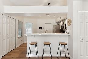 Beautifully Renovated Glendale Retreat 3 Bedroom Home by RedAwning