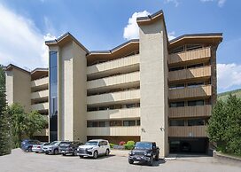 Scorpio 103 4 Bedroom Condo by RedAwning