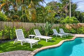 Aqua Vista 4 Bedroom Home by RedAwning