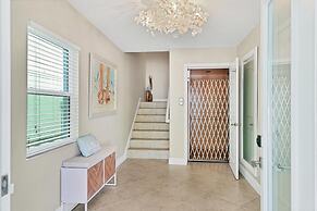 Aqua Vista 4 Bedroom Home by RedAwning