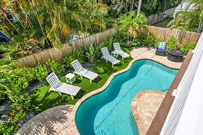 Aqua Vista 4 Bedroom Home by RedAwning