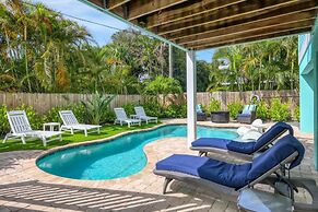 Aqua Vista 4 Bedroom Home by RedAwning