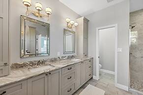 Aqua Vista 4 Bedroom Home by RedAwning