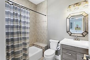 Aqua Vista 4 Bedroom Home by RedAwning