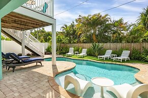 Aqua Vista 4 Bedroom Home by RedAwning