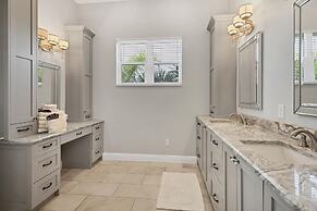 Aqua Vista 4 Bedroom Home by RedAwning