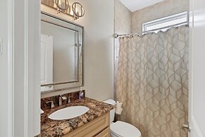 Aqua Vista 4 Bedroom Home by RedAwning