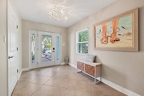 Aqua Vista 4 Bedroom Home by RedAwning